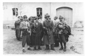 giorgio_2_a_sinistra-_davanti_alla_Caserma_Fantuzzi