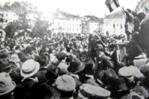 17- Otto maggio 1921, comizio fascista in piazza compresso